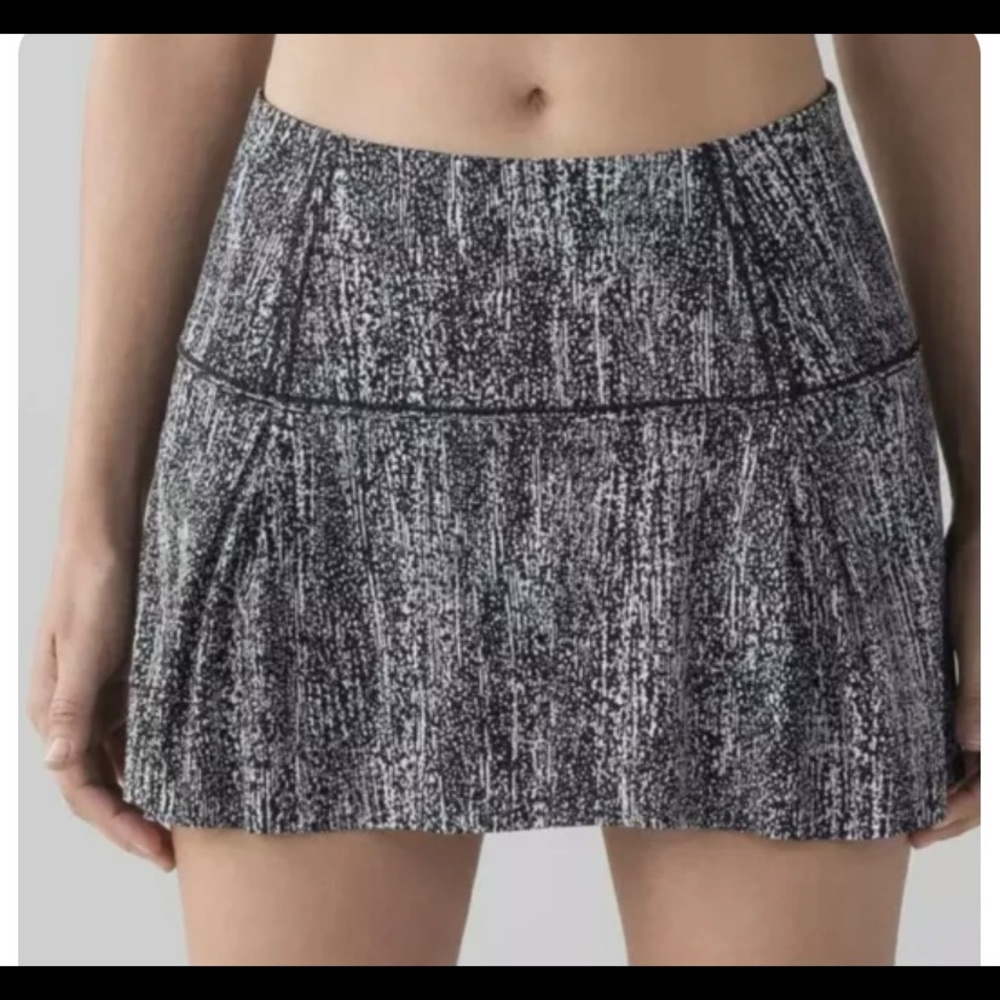 Lululemon Lost in Pace Skirt Shorts Skort 10 Black White